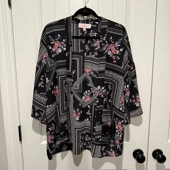 Black Patchwork Print Floral Kimono Blouse - Picture 2 of 6